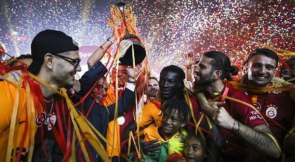 Süper Lig'in 38. ve son haftasında Galatasaray, konuk olduğu Konyaspor'u 3-1 mağlup ederek sezonu şampiyon tamamladı. Sarı kırmızılılar ligde 24. şampiyonluğunu ilan etti! Galatasaraylılar şampiyonluk coşkusunu doya doya yaşarken, Fenerbahçeliler de büyük hüsrana uğradı.