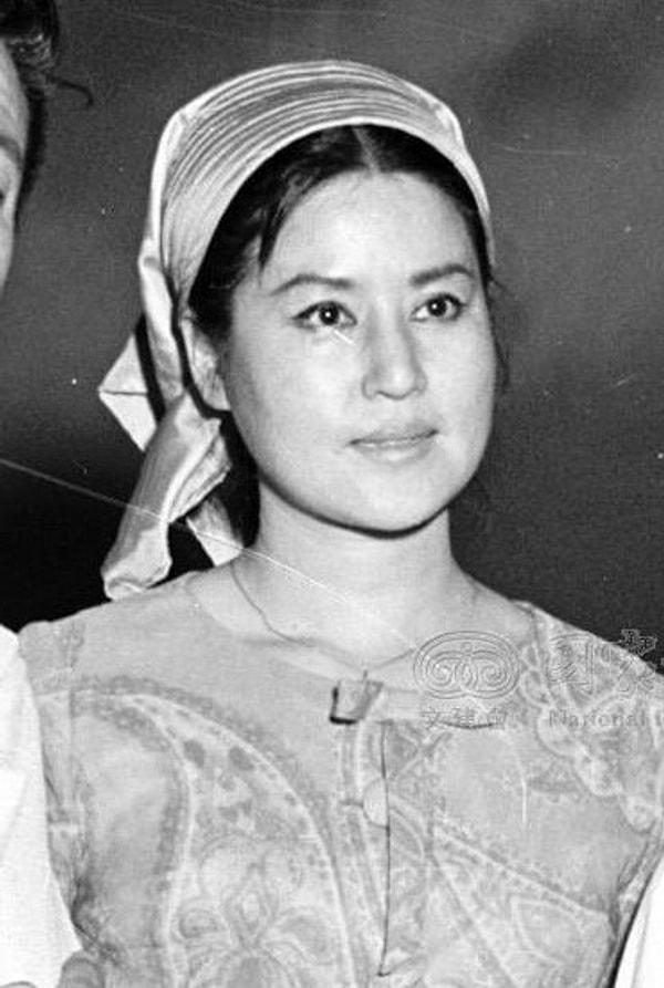 13. Güney Koreli aktris Choi Eun-Hee, Kuzey Kore tarafından eşiyle beraber kaçırılmış ve 1986 yılında kaçana kadar da film çekmeye zorlanmıştı.