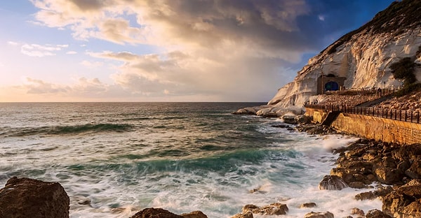 16. У какой страны НЕТ береговой линии в Средиземном море?