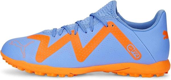 18. Futbolsuz asla diyen beyler için renkli çok tarz bir ayakkabı: Puma Future Play futbol ayakkabısı!