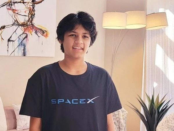 Henüz sadece 14 yaşında olan Kairan Quazi, Santa Clara Üniversitesi'ndeki kapsamlı eğitimini tamamladıktan hemen sonra SpaceX şirketinden gelen iş teklifini kabul etti.