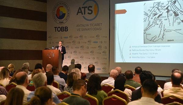 'Depreme Dirençli Bir Antalya' konulu panelde açıklamalarda bulunan Prof. Dr. Naci Görür, Antalya’nın ciddi bir deprem bölgesi olduğunu ifade etti.