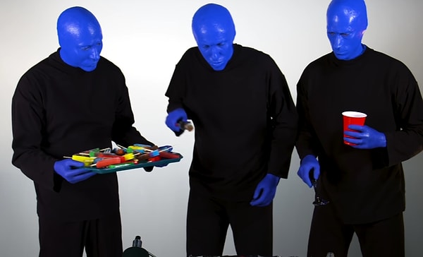 Blue Man Group, iptal veya erteleme olmaksızın art arda 1285 gösteri gerçekleştirdi.