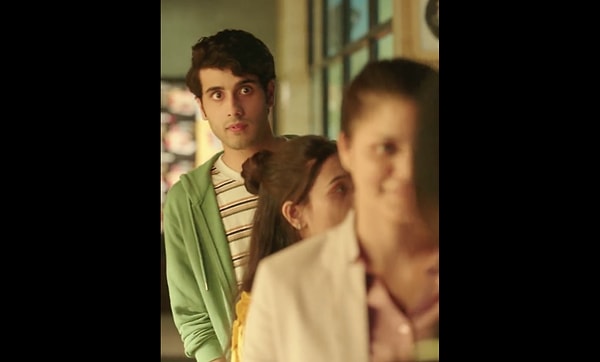 Reklam filminde restoranan gelen bir müşteri ile McDonald's çalışanı bir kadının sipariş esnasında yaşadıkları duygusal yakınlık vurgulanıyor.
