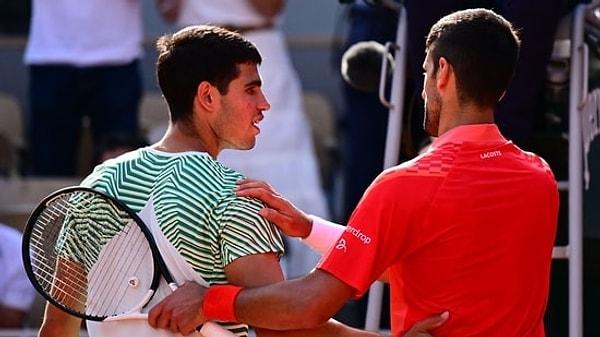 Bu turnuvada Djokovic'in en büyük rakibi olarak gösterilen İspanyol genç yetenek Carlos Alcaraz ise yarı finalde Djokovic'e elendi.