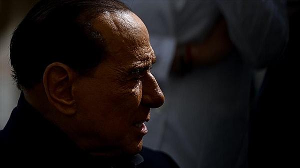 İtalyan medyası, eski İtalya Başbakanı Silvio Berlusconi'nin 86 yaşında hayatını kaybettiğini duyurdu.