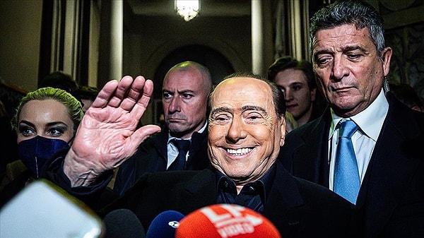 Silvio Berlusconi'nin adı bugüne kadar ayrıca birçok skandala karıştı. İtalyan siyasetçi, vergi kaçakçılığı ile yargılandığı davada 4 yıl hapis cezasına çarptırılmıştı.