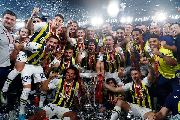 Listenin üçüncü sırasına yerleşen ise tüm futbolseverleri ekranlara kilitleyen Fenerbahçe Medipol Başakşehir Ziraat Türkiye Kupası Kupa Töreni oldu.