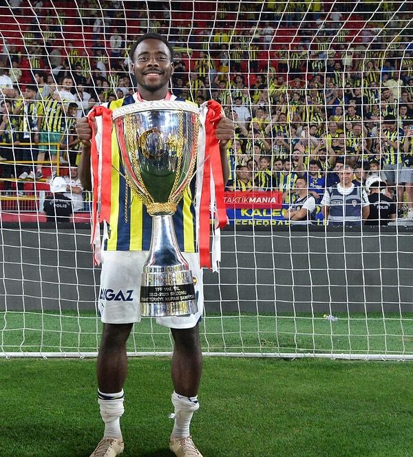 3. Fenerbahçe’nin Nijeryalı kanat oyuncusu Bright Osayi-Samuel’e Fransa’dan Troyes ve İskoçya’dan Rangers takımları talip oldu.