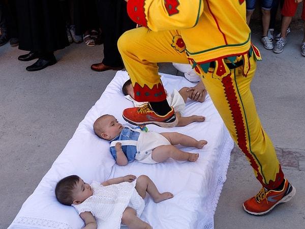 Для церемонии были привезены около 100 малышей из разных уголков Испании.