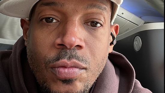 Звезду "Белых цыпочек" Марлона Уэйанса сняли с рейса из-за скандала с багажем