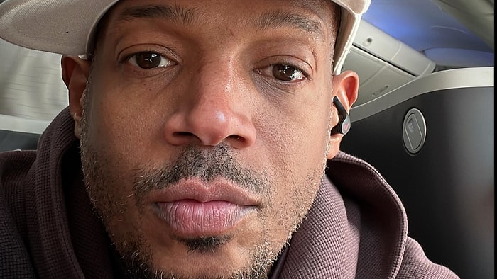 Звезду "Белых цыпочек" Марлона Уэйанса сняли с рейса из-за скандала с багажем