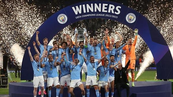 Manchester City, İstanbul'da Şampiyonlar Ligi Kupasını kaldırırken, taraftarları da sterlinleri TL'ye çevirince mutlu oldu.