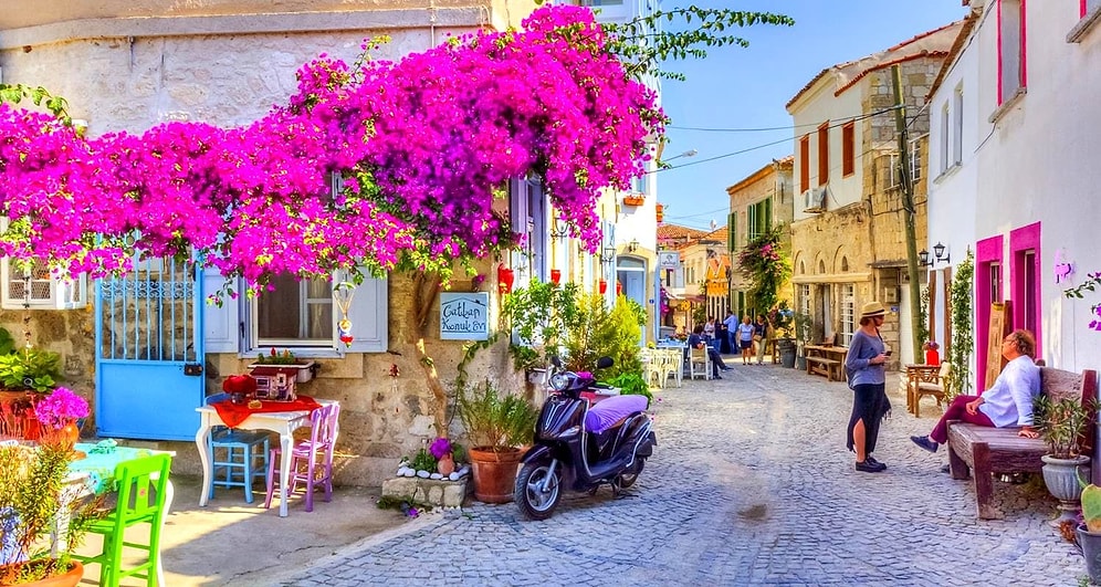 Alaçatı: Explore the Charm of Turkey's Enchanting Coastal Town