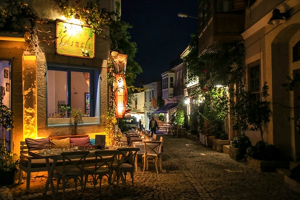 Alaçatı at Night: