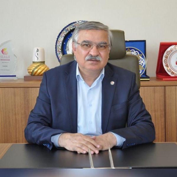 AK Parti Konya Milletvekili Latif Selvi ise uygulamanın öğretmenlerin yerine geçecek bir düzenlemeyi getirmediğini anlattı.