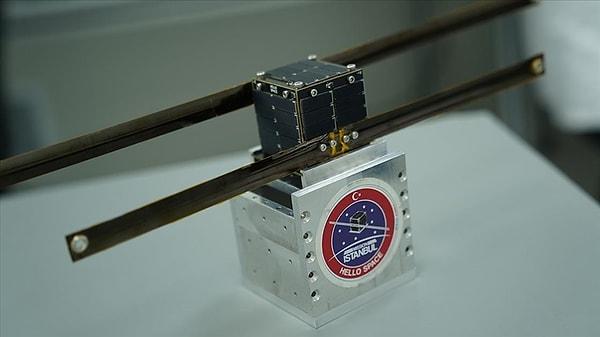 Ülkemizin ilk cep uydusu unvanını taşıyan İstanbul isimli minik cihaz, SpaceX Transporter-8 isimli proje kapsamında yörüngeye çıktı.