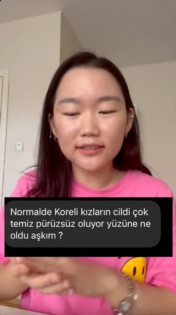 Türkiye'de yaşayan Koreli bir TikTok içerik üreticisi kadına "Normalde Korelilerin cildi pürüzsüz olur. Seninki neden böyle?" diye soruldu.