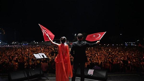 Sahnede Melek Mosso ile beraber 'Bir Başkadır Benim Memleketim' şarkısını seslendiren Süleymanpaşa Belediye Başkanı Cüneyt Yüksel de eleştirilen isimlerden biri oldu.