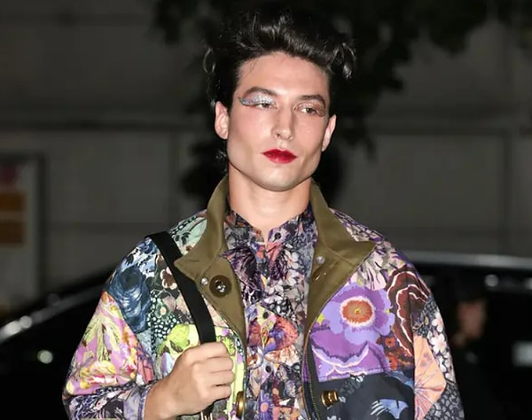 За последние несколько лет Эзра столкнулся с многочисленными обвинениями и чередой арестов, начиная от хулиганства и заканчивая преследованием и кражей со взломом