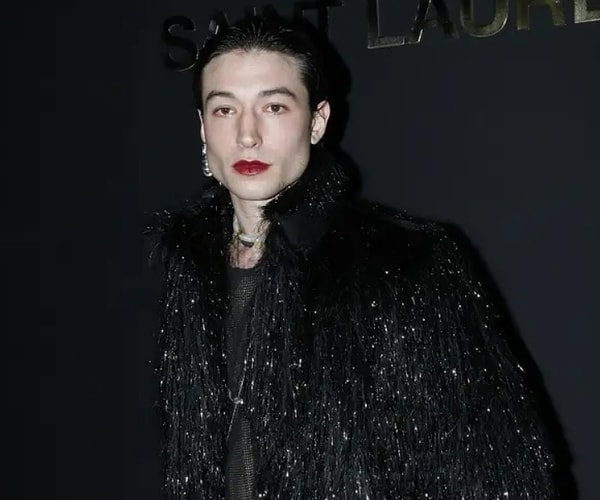 Эзру Миллера обвиняли и в приставании к детям, и в том, что он чуть не задушил фаната