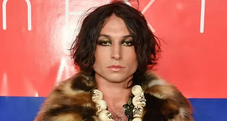 Эзра Миллер появился на премьере «Флэша», и фанаты спорят имел ли он на это право