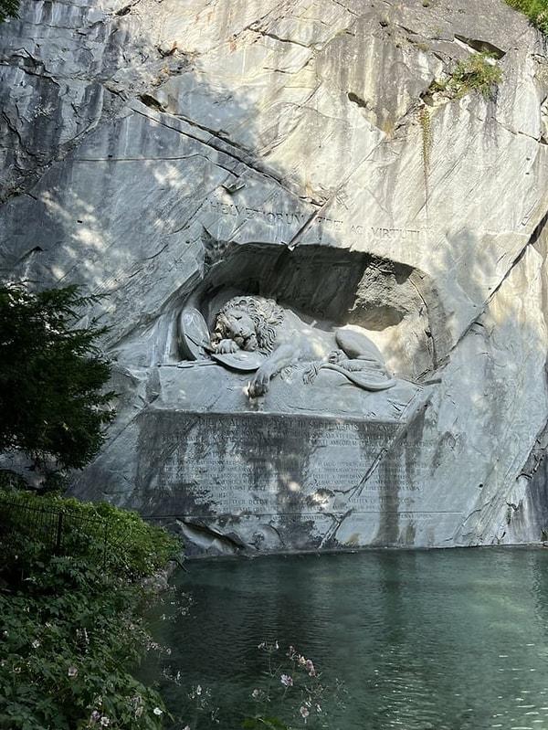 14. Aslan Anıtı, Lucerne, İsviçre.
