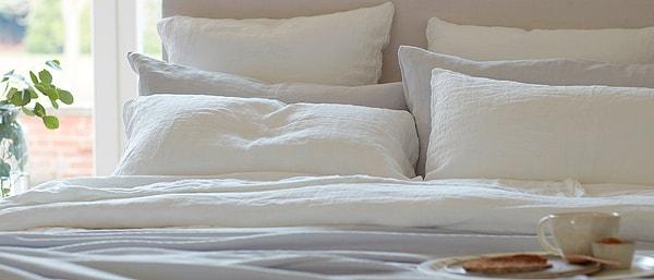 Tertemiz yastıklarda yatmaya herkes bayılır. Beyaz yastıklarda uyumak gibisi yok ama çok kolay kirlenen bu yastıklarla uğraşmak da çok zor.