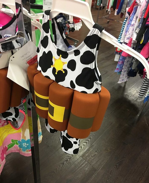 12. Этот детский костюм выглядит как пояс моджахеда