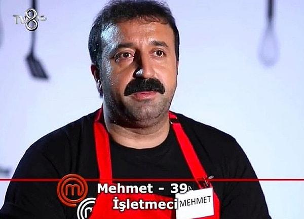 12. 2018 yılında MasterChef Türkiye'ye renk katan yarışmacılardan biri olan ve yarışmanın ardından bir fenomene dönüşen Mehmet Sur'un İbrahim Tatlıses'le çektirdiği fotoğraftaki detay sosyal medyada olay oldu!