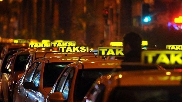 Türkiye'nin en büyük çilesidir taksi sorunu. Kısa mesafede müşteri almak istemezler, mutlaka değişim saatlerine denk gelirsiniz ya da gideceğiniz yeri bir türlü onlara beğendiremezsiniz.