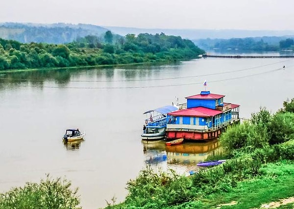 5. Какая река является крупнейшим и наиболее многоводным правым притоком Волги?