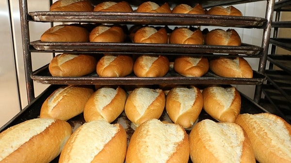 Zamlanan un fiyatlarının, ekmeğe de yansıyacağı ve fiyatları en az yüzde 30 civarında zam geleceği ifade ediliyor.