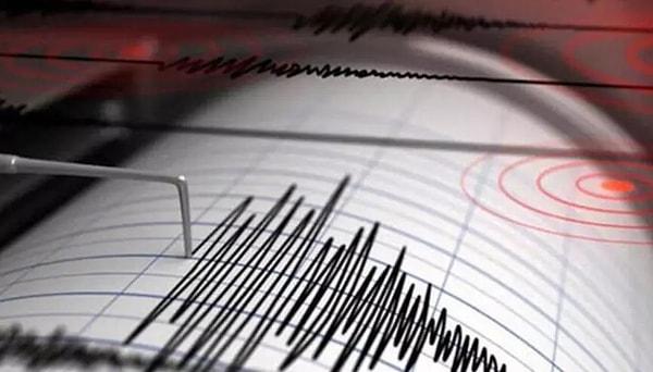 Vatandaşlar ise sabahın erken saatlerinde yaşadıkları bölgede deprem olup olmadığını araştırmaya başladı.
