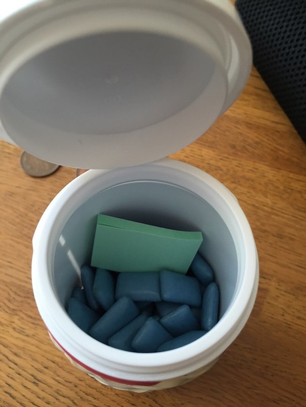 9. Маленькие салфетки в пачках с жвачками