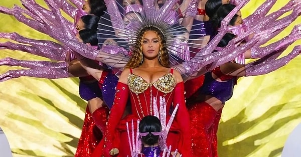 Мировое турне певицы началось с концертов 10 и 11 мая, и спрос на билеты был огромным.