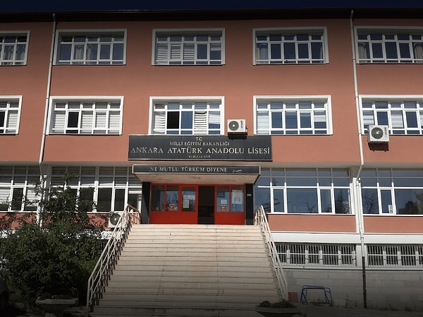 Günümüzde tüm okullar Anadolu ve Fen Lisesi olmuşken anne ve babalarımızın 'Anadolu Lisesi mi kazandı?' diyerek göğsünün kabardığı anlar mazide kaldı.