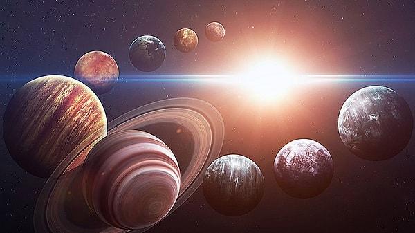 8. Plüton'un gezegen statüsünden çıkarılması hangi yıl gerçekleşmiştir?