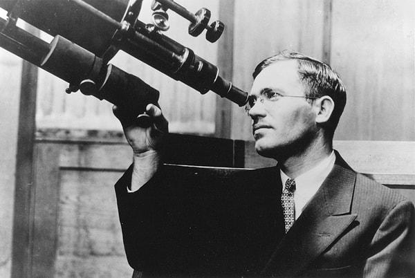 Plüton 1930 yılında astronom Clyde Tombaugh tarafından ABD'nin Arizona eyaletindeki Lowell Gözlemevi'nde keşfedildi.