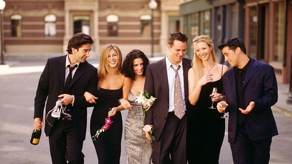 Sosyal medyanın da etkisiyle yeniden viral hale gelen Friends, o kadar özlendi ki 2021 yılında "Friends: The Reunion" belgeseli çekildi.