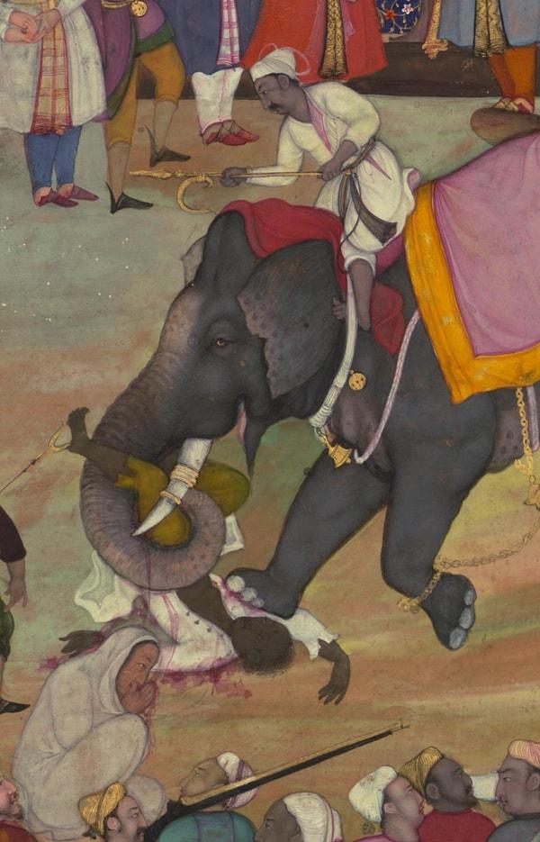 15. Asya'da 19. yüzyıla kadar filler, mahkumları infaz etmek ve onlara işkence yapmak için eğitiliyordu.