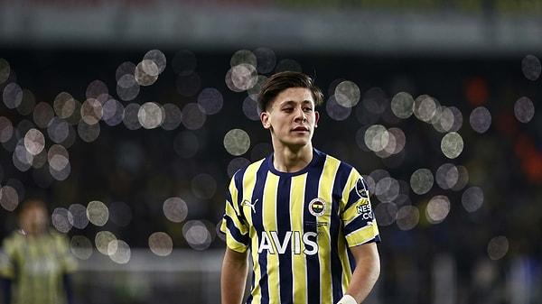 2021 sezonunda imzaladığı sözleşmeden beri Fenerbahçe'nin en sevilen isimlerinden olan Arda Güler, genç yaşında adından söz ettirmeye devam ediyor.