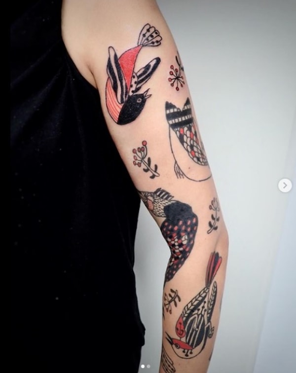 Девочка стала заниматься татуировками совсем недавно, но у нее уже есть иностранные клиенты, которые специально едут в Японию, чтобы именно Ноко сделала им тату