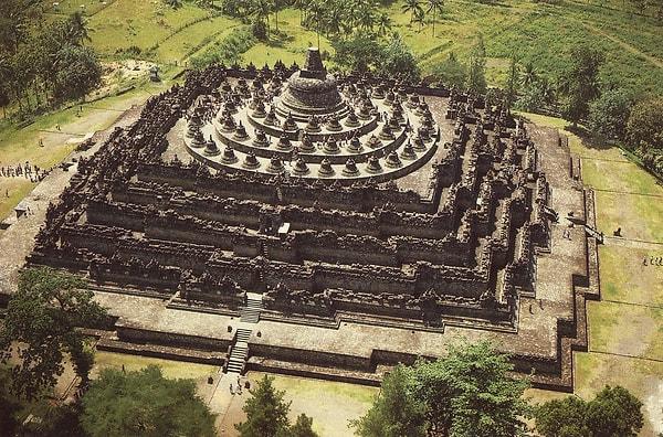 5. Borobudur Tapınağı