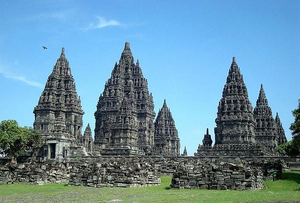 12. Endonezya'daki Prambanan Tapınağı