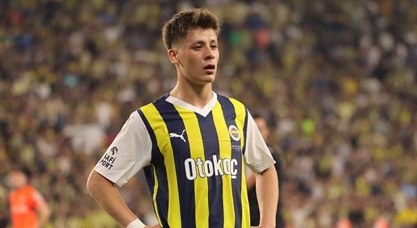Hepinizin bildiği üzere, bir süredir yeni sezonda hangi takımın oyuncusu olacağı merakla beklenen, Fenerbahçe'nin yıldız oyuncusu Arda Güler'in Real Madrid'e transfer olduğu açıklandı.