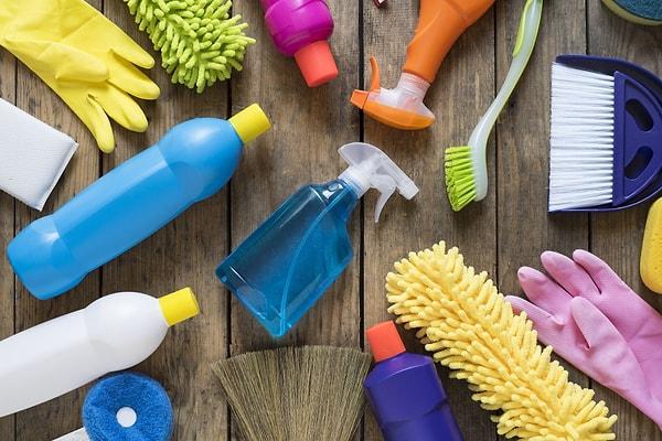 Çok amaçlı temizleyiciler kullanarak temizlik yaptığınız zamanı azaltabilirsiniz. Tek bir ürün kullanarak birçok yeri temizlemenize imkan veren çok amaçlı temizleyiciler ile temizlik yapmak kolaylaşıyor.