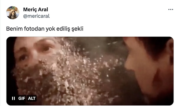 Bunu fark eden Meriç Aral, fotoğraftan silinmiş olmasına çok komik yorumlar yaptı.