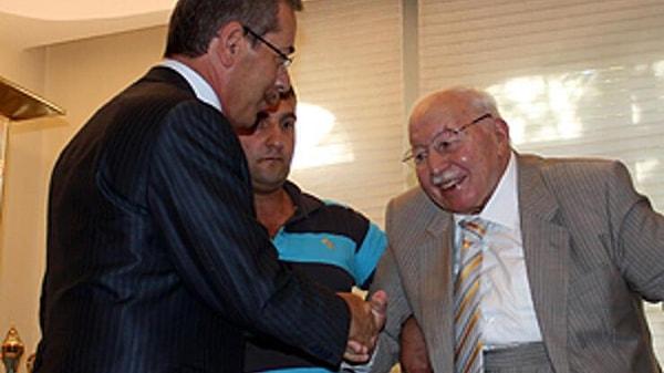 Abdüllatif Şener, siyasete 1991 yılında Refah Partisi'nin Sivas milletvekili olarak başladı.