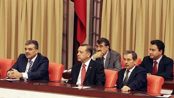 2001 yılında kurulan Adalet ve Kalkınma Partisi'nin kurucuları arasında yer aldı. Bu parti, 3 Kasım 2002 seçimlerinde tek başına iktidara gelince Şener'in de önü açılmış oldu.